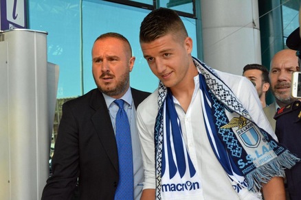 Lazio-Milinkovic, l'abbraccio: oggi arriva a Shanghai