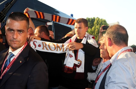 Roma, che festa per Dzeko a Fiumicino!