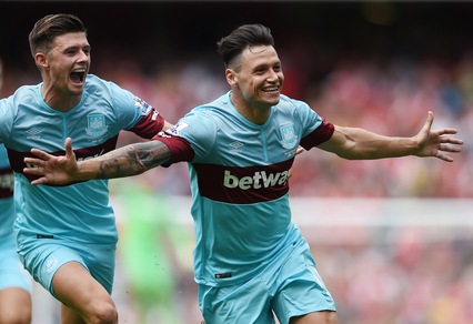 Zarate affonda l'Arsenal. Coutinho super, Liverpool ok