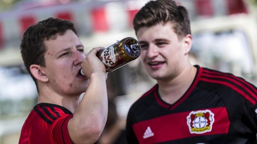 Tifosi del Bayer a Villa Borghese, la birra non manca