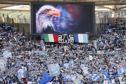 Lazio, Curva Nord fuori dallo stadio: protesta contro il Prefetto