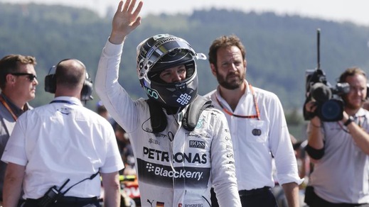 F1 Mercedes, Hamilton: «Bene la pole, ma la gara è lunga»