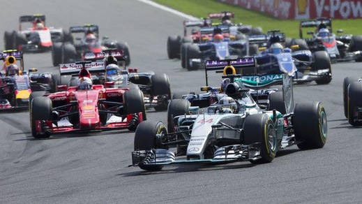 F1 Gp Belgio, Hamilton ancora leader a metà gara