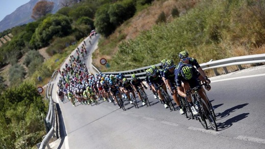 Vuelta, seconda tappa a Chaves. Maxi caduta, coinvolto Nibali