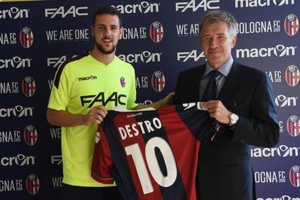 Mattia Destro riparte dal Bologna: «Non pensavo fosse così bello qui»