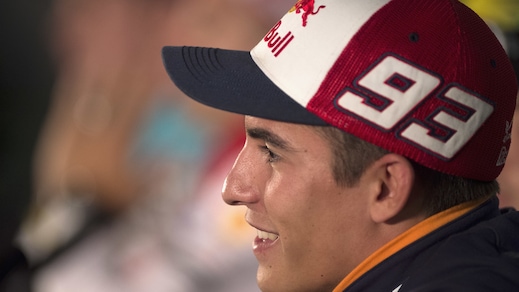 MotoGP Silverstone, Marquez non teme il freddo, subito in testa