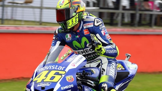 MotoGp, Silverstone: Rossi show sotto la pioggia