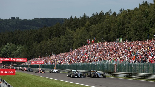 F1, a Imola mostra con tute storiche dei piloti