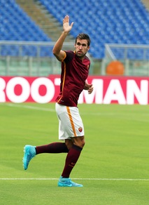 Roma, operato Strootman. Il chirurgo: «Tra due mesi sapremo»