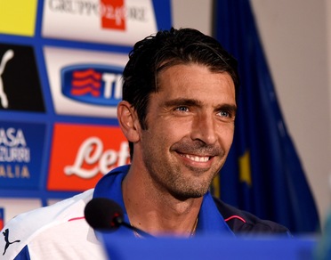 Buffon: «Gol Pellé? Voglio invecchiare tranquillo...»
