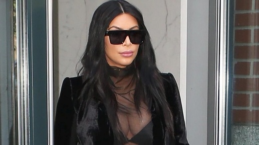 Sexy Kim Kardashian: scollatura hot e trasparenze