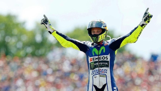 MotoGp, Rossi: «Brad Pitt? Mamma e fidanzata molto felici!»