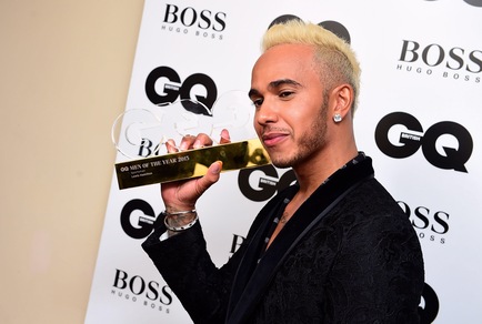 Hamilton sportivo dell'anno per GQ: il look è da rock star