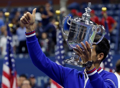 Djokovic è il Re del tennis: anche Federer si arrende