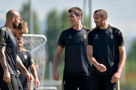 Juve, la rifinitura prima della partenza per Manchester