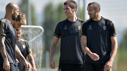 Juve, la rifinitura prima della partenza per Manchester