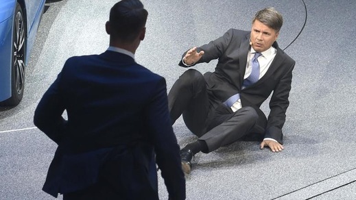 Salone Francoforte LIVE: Kruger (BMW) si sente male sul palco