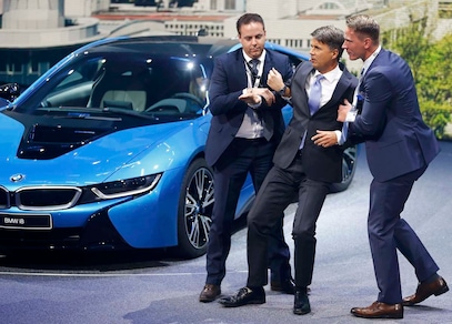 Salone Francoforte LIVE: Kruger (BMW) si sente male sul palco