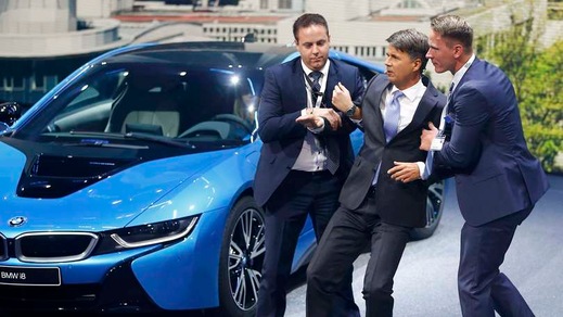 Salone Francoforte LIVE: Kruger (BMW) si sente male sul palco