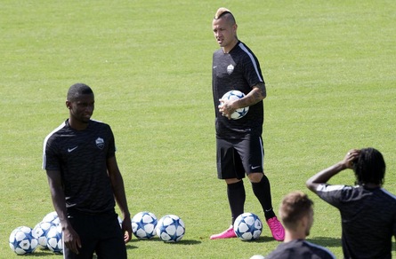 Roma, rifinitura a Trigoria in vista della sfida al Barça