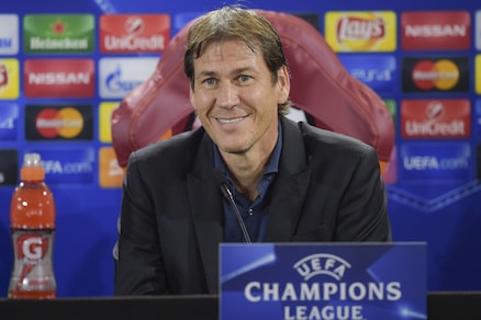 Roma, sorrisi e concentrazione in conferenza stampa