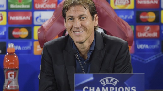 Roma, sorrisi e concentrazione in conferenza stampa