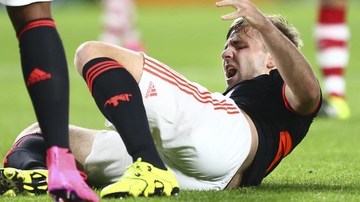 Manchester United, Shaw operato alla gamba destra