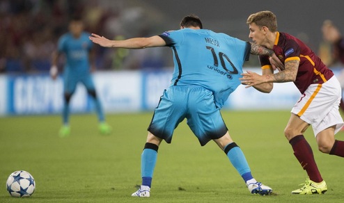 Gol di Suarez da annullare: fallo di Messi su Digne e fuorigioco