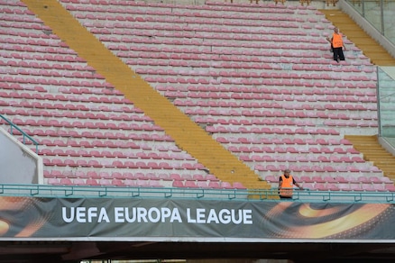 Napoli-Bruges, curve vuote al San Paolo