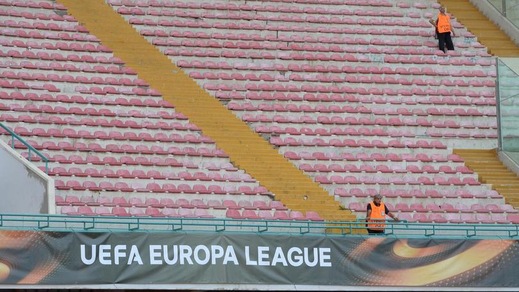 Napoli-Bruges, curve vuote al San Paolo