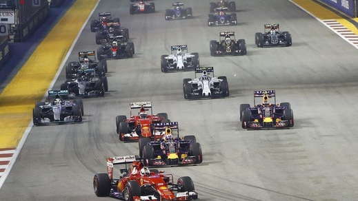 F1 Singapore: Vettel ancora primo a metà gara