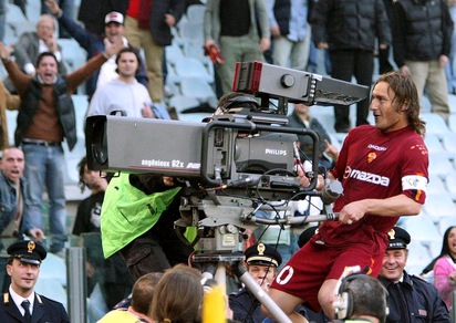 Troppa tv, pochi spettatori: dove va il calcio italiano?