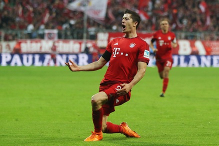 Bundesliga, Lewandowski nella storia: 5 gol in 9 minuti