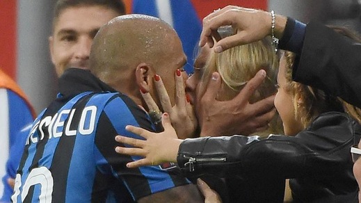 Felipe Melo ha il cuore tenero: segna e bacia la moglie