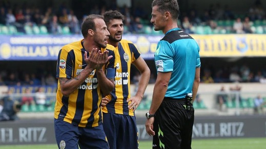 Gol buoni, da annullare, rigori. Giacomelli è un vero disastro