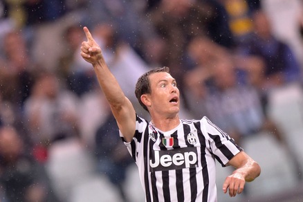 Juventus, Lichtsteiner si ferma ancora: «Servono nuovi test»