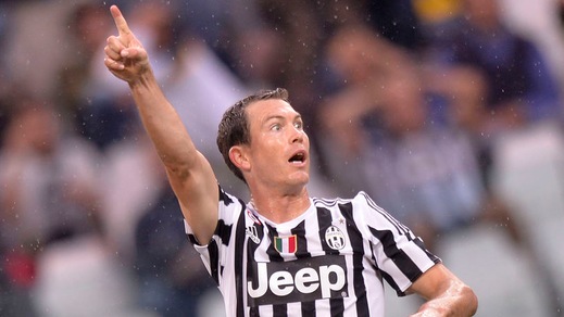 Juventus, Lichtsteiner si ferma ancora: «Servono nuovi test»