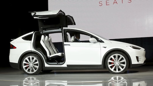 Tesla Model X, svelato il SUV elettrico