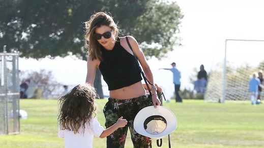 Miranda Kerr, sexy mamma al parco