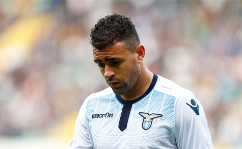 Mauricio, naso fratturato. Forse viene operato