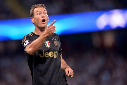 Juve, tegola Lichtsteiner: out 30 giorni