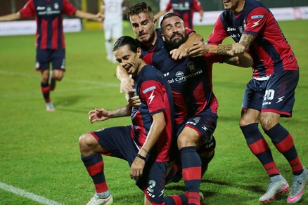 Crotone, super Stoian: è primo in Serie B