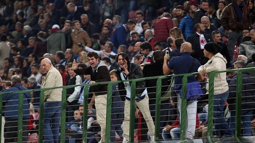 Milan fischiato e contestato dopo il ko contro il Napoli