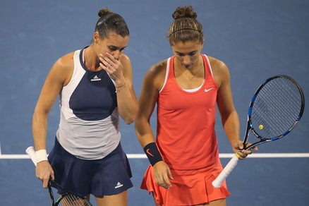 Pechino, Pennetta ed Errani ko con Hingis e Mirza