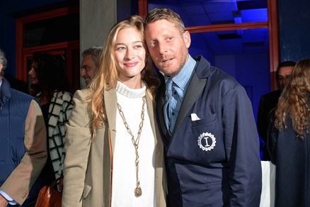 Lapo Elkann in versione "meccanico" con Beatrice Borromeo