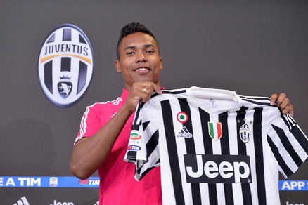 Juve, Alex Sandro: una carica da 26 milioni
