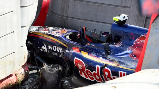 F1, Sochi: brutto incidente per Sainz, libere interrotte