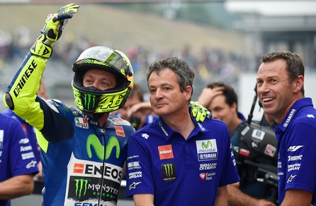 MotoGp a Motegi, Lorenzo fa la pole: subito dietro c'è Rossi