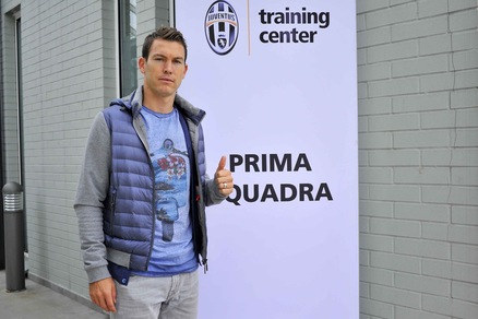 Juve, Lichtsteiner torna a Vinovo dopo l'operazione