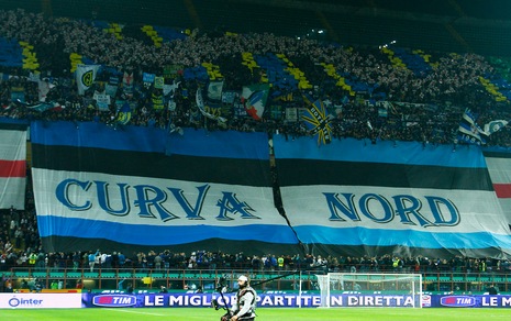 L'Inter ai tifosi: «Solo un colore sta bene col nero»